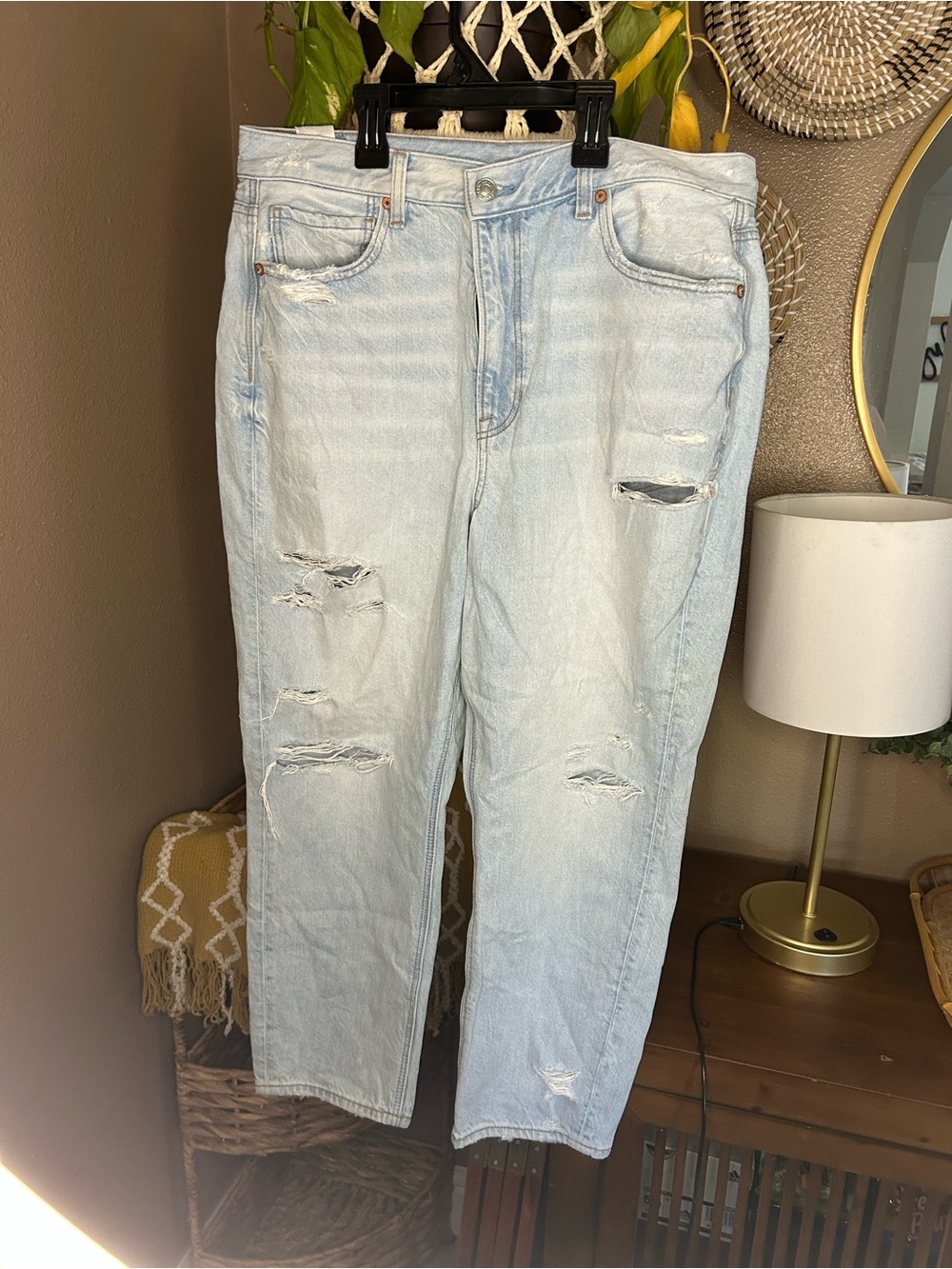 American Eagle Mom Jean Light Wash